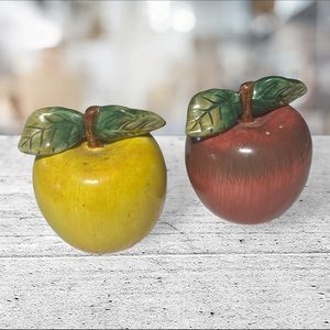 Vintage Oneida Apple Salt & Pepper Shaker Set
